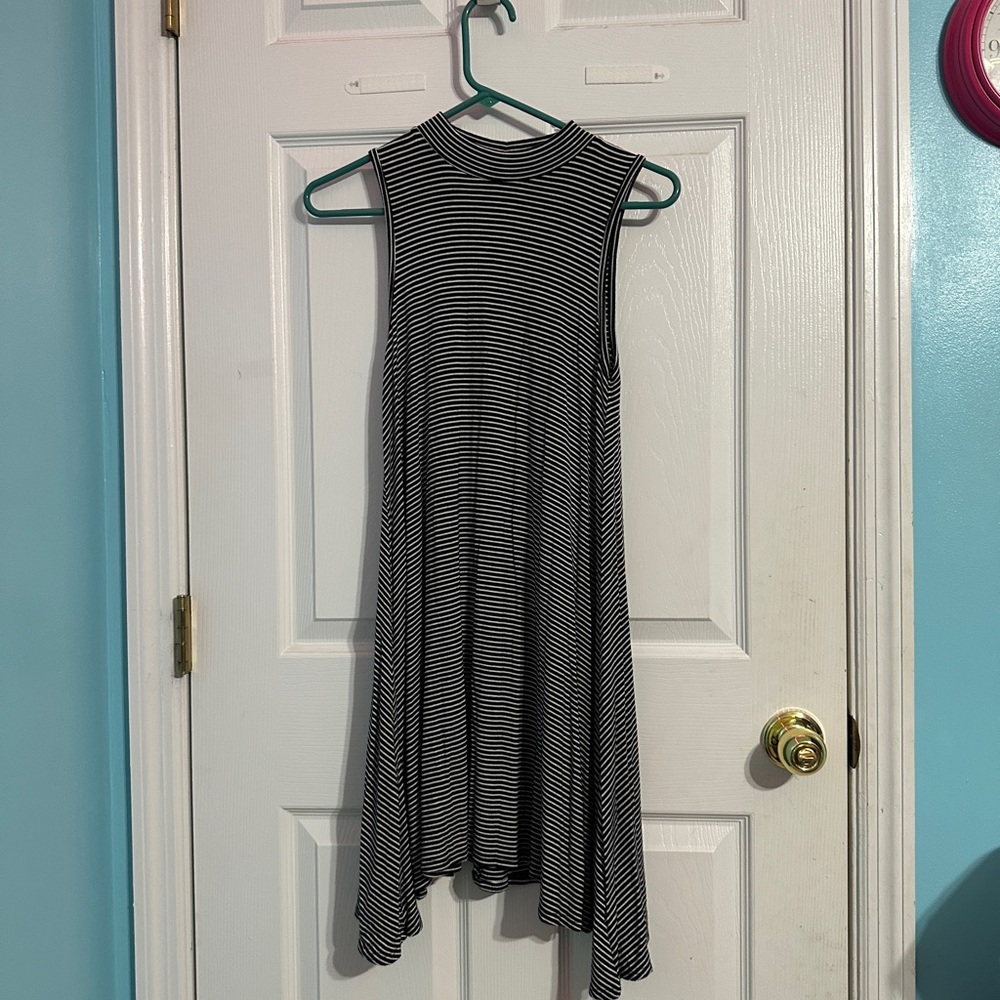 Striped mid-length like new dress great to pair with anything smoke free home